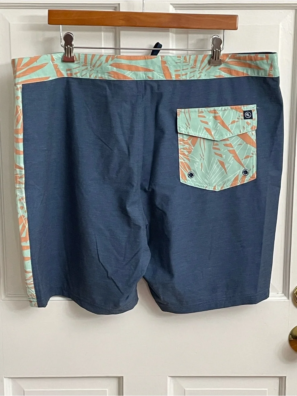 Salt Life Men’s Seafoam & Coral Trim Board Shorts
